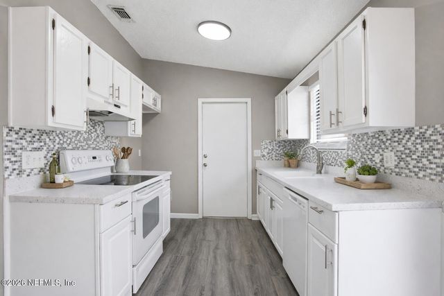 1816 SHANNON LAKE Drive, Middleburg, FL 32068