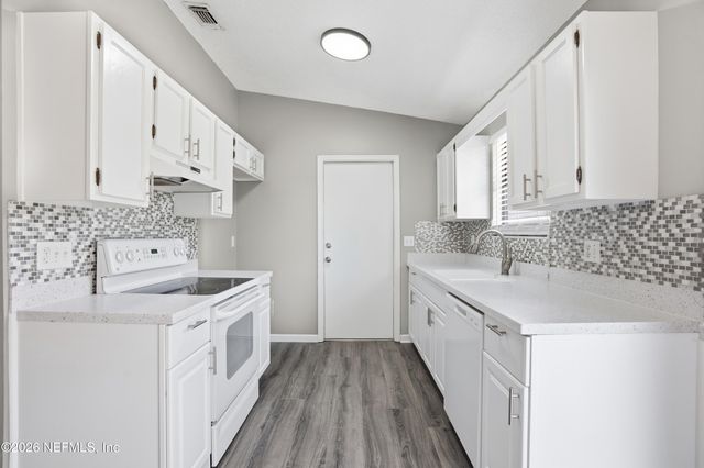 1816 SHANNON LAKE Drive, Middleburg, FL 32068