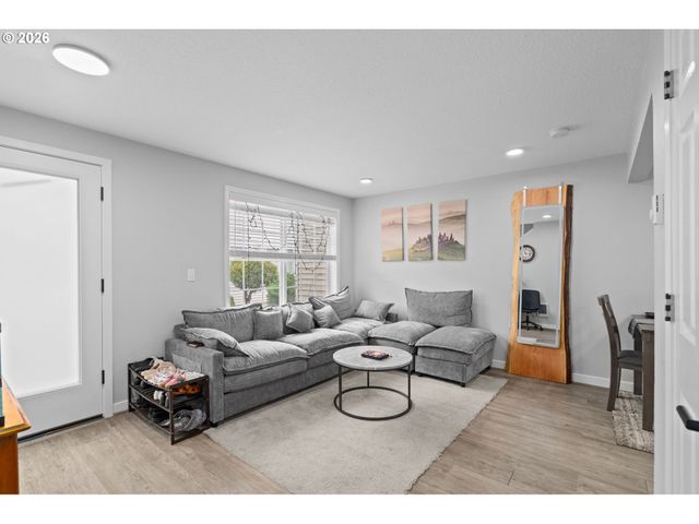 18230 Se PINE St, Portland, OR 97233