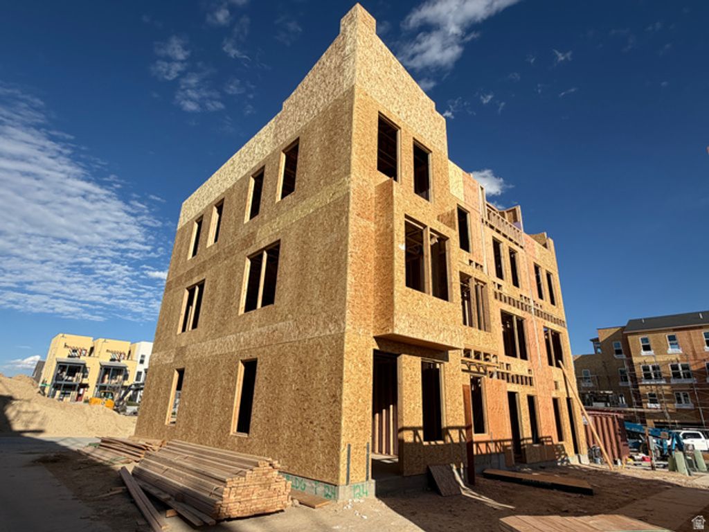 Image 12 of property listing at 11029 S FREESTONE RD #125, South Jordan, UT 84009