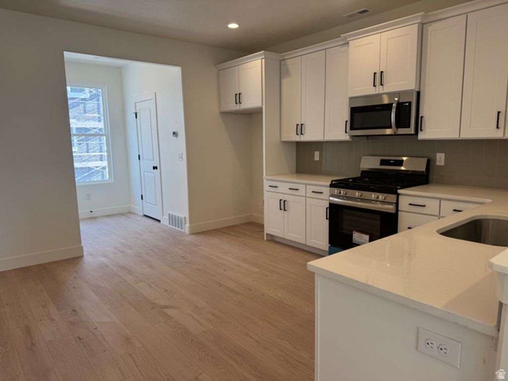 Image 3 of property listing at 11029 S FREESTONE RD #125, South Jordan, UT 84009