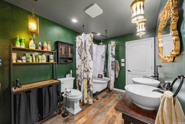 9446 Valley Rdg, San Antonio, TX 78250