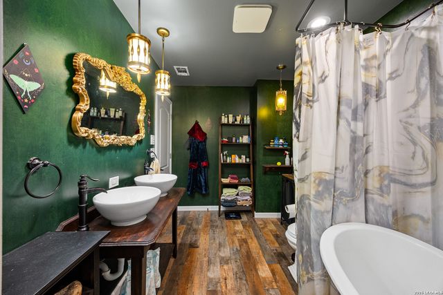 9446 Valley Rdg, San Antonio, TX 78250