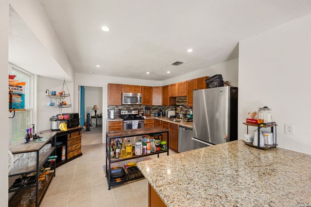 9446 Valley Rdg, San Antonio, TX 78250