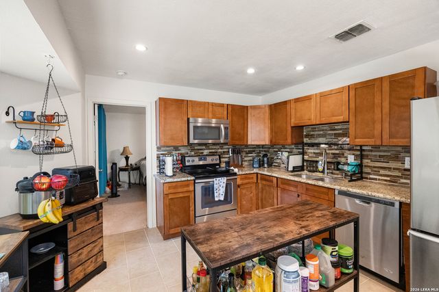 9446 Valley Rdg, San Antonio, TX 78250