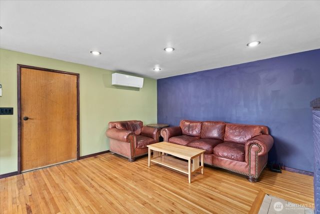 8724 16th Avenue SW, Seattle, WA 98106