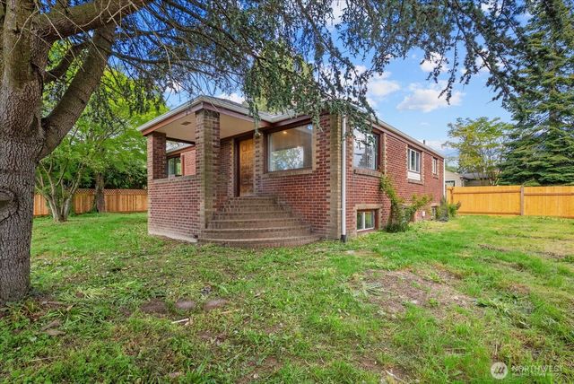8724 16th Avenue SW, Seattle, WA 98106