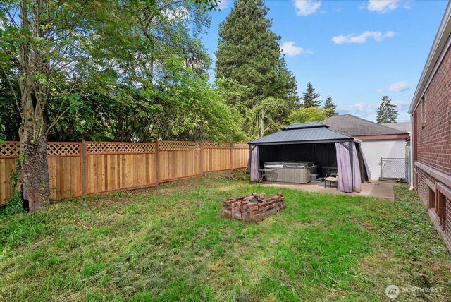 8724 16th Avenue SW, Seattle, WA 98106