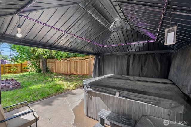 8724 16th Avenue SW, Seattle, WA 98106