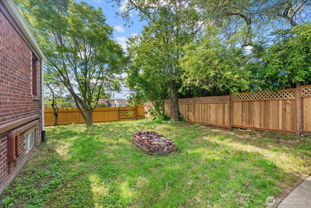 8724 16th Avenue SW, Seattle, WA 98106