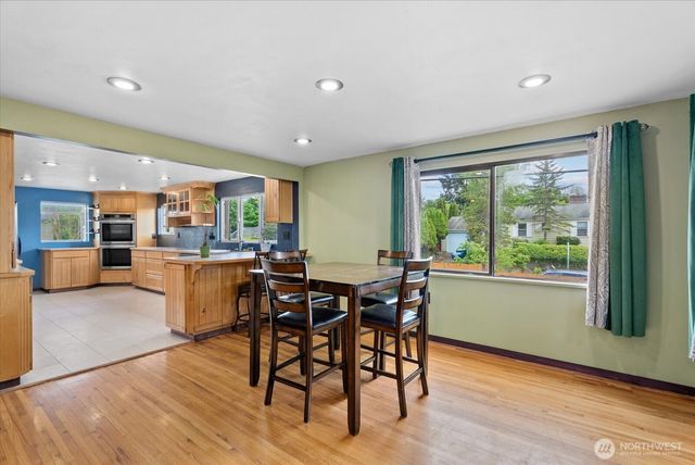 8724 16th Avenue SW, Seattle, WA 98106