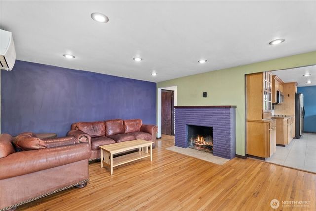 8724 16th Avenue SW, Seattle, WA 98106
