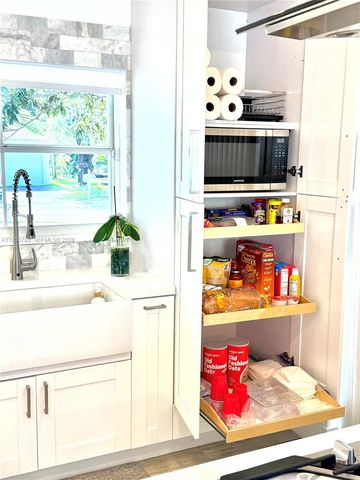 20775 NW 1st St, Pembroke Pines, FL 33029