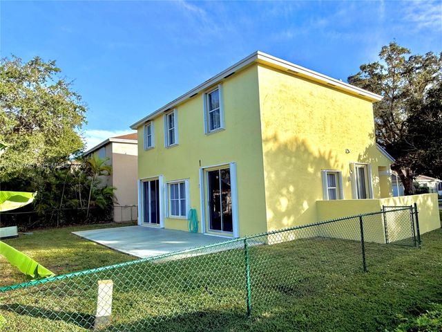 20775 NW 1st St, Pembroke Pines, FL 33029