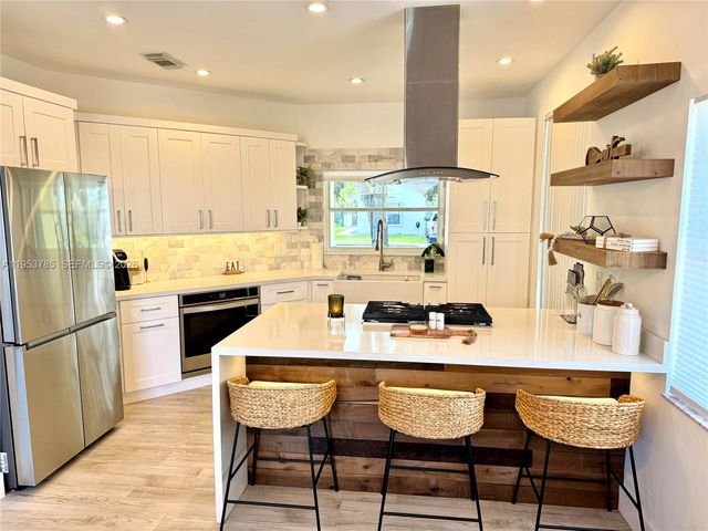 20775 NW 1st St, Pembroke Pines, FL 33029