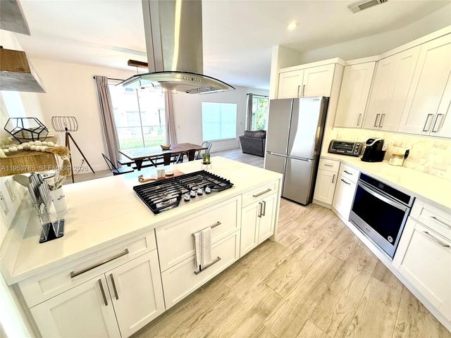 20775 NW 1st St, Pembroke Pines, FL 33029