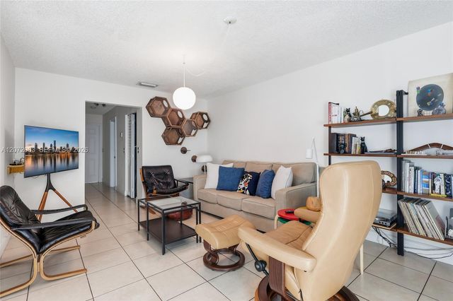 13933 SW 46th Terrace 324, Miami, FL 33175