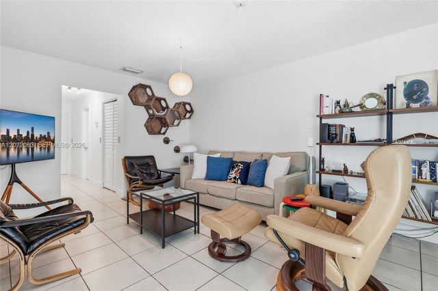 13933 SW 46th Terrace 324, Miami, FL 33175