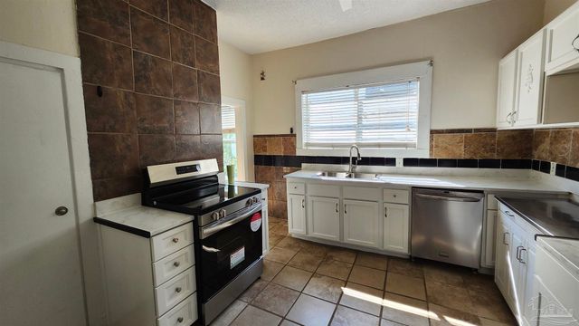 913 N 8th Ave, Pensacola, FL 32501