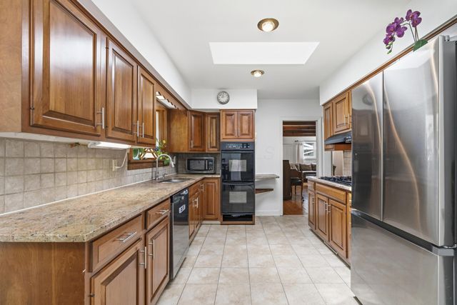 3795 Surrey Hill Place, Upper Arlington, OH 43220