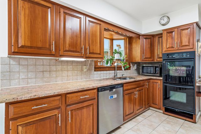 3795 Surrey Hill Place, Upper Arlington, OH 43220