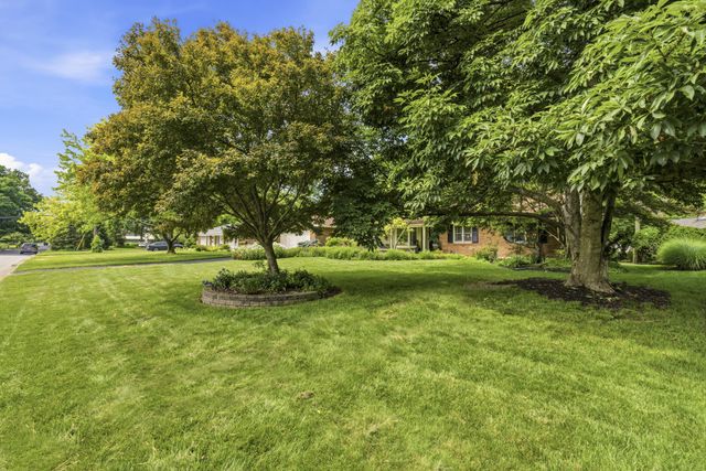 3795 Surrey Hill Place, Upper Arlington, OH 43220