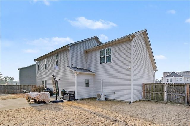 143 Ledgebrook Lane, Raeford, NC 28376