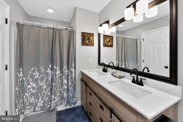 15 KILLDEER LN, Downingtown, PA 19335