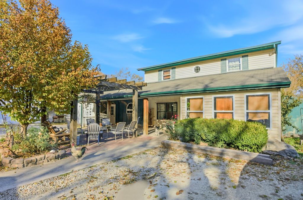 1917 COUNTY ROAD 1330, Moberly, MO 65270