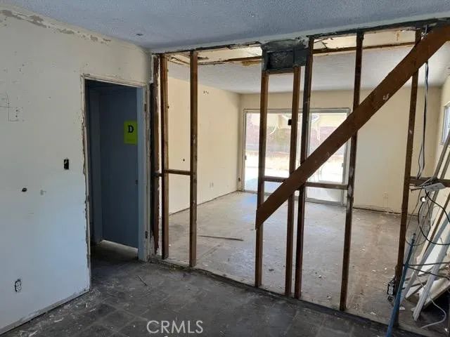 1118 E Avenue J3, Lancaster, CA 93535