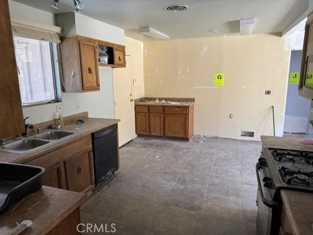 1118 E Avenue J3, Lancaster, CA 93535