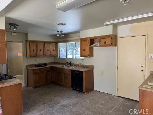 1118 E Avenue J3, Lancaster, CA 93535