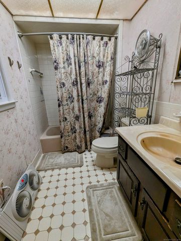 14 Stuart Drive, Danbury, CT 06811