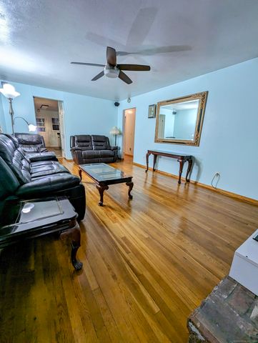 14 Stuart Drive, Danbury, CT 06811