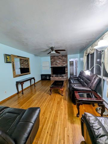 14 Stuart Drive, Danbury, CT 06811