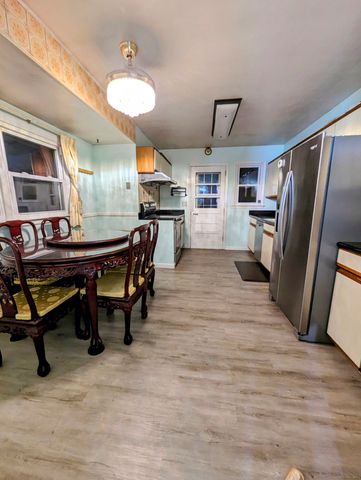 14 Stuart Drive, Danbury, CT 06811