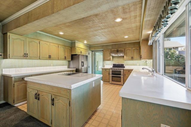 3433 S High Dr, Spokane, WA 99203