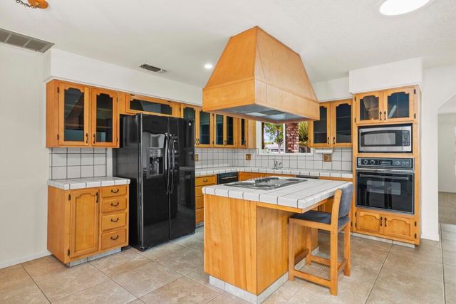 2650 S Linda Vista Street, Visalia, CA 93277