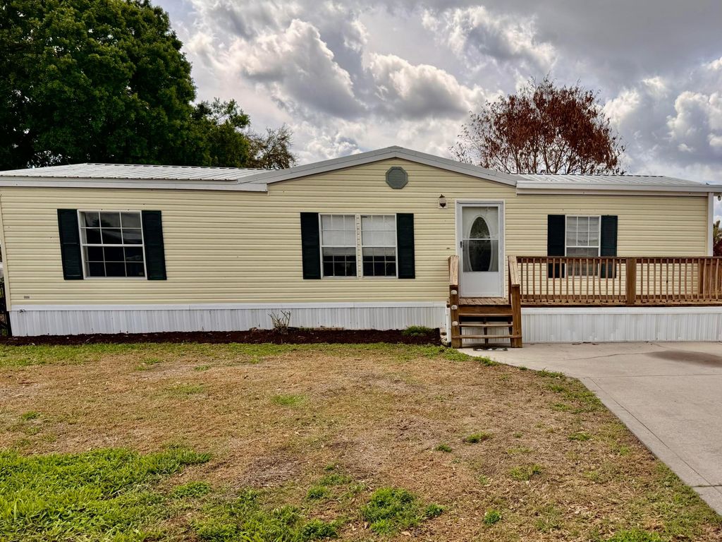 1088 Peach Street, Okeechobee, FL 34974