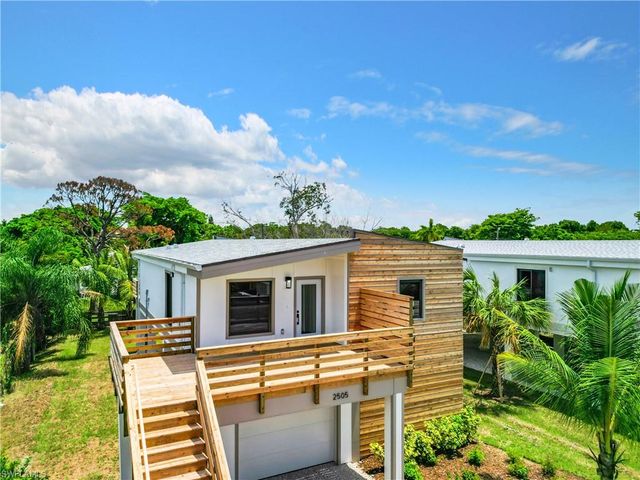 2505 Storter AVE, Naples, FL 34112