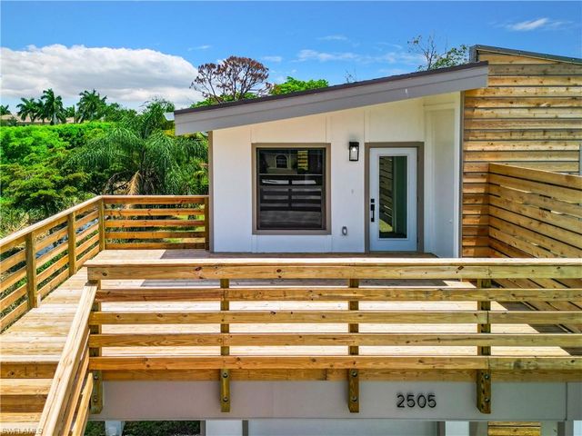 2505 Storter AVE, Naples, FL 34112