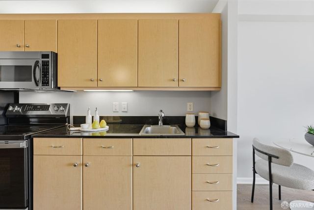 140 South Van Ness Avenue 417, San Francisco, CA 94103