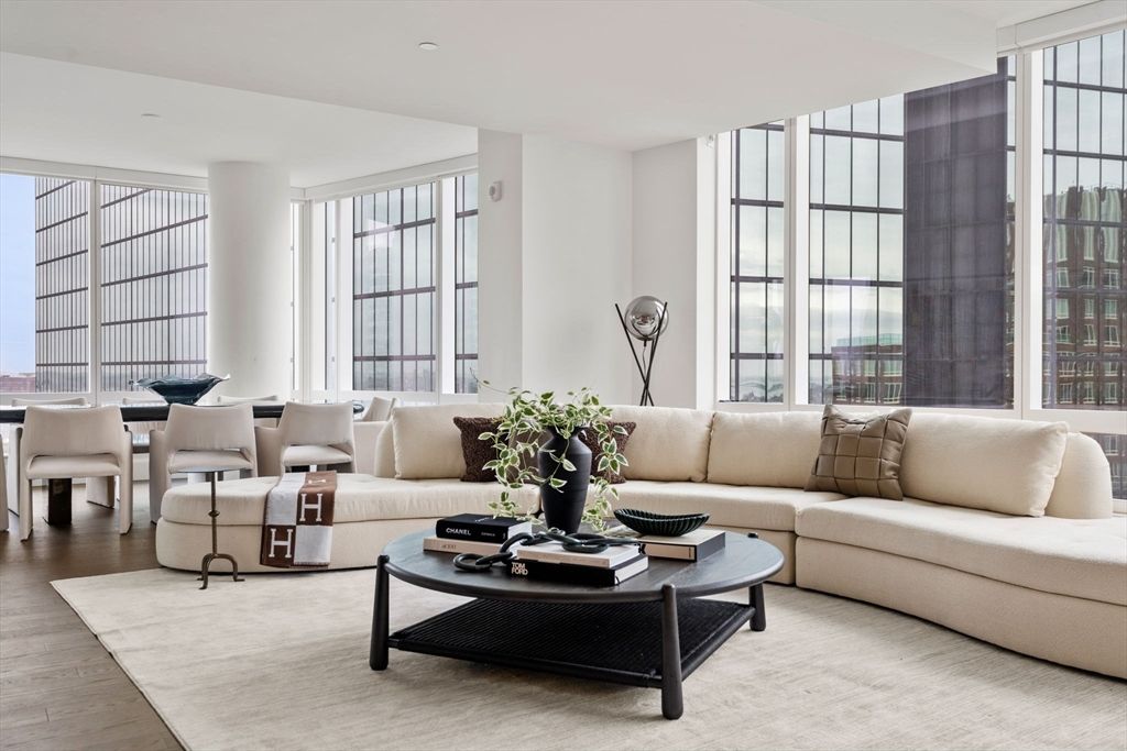 430 Stuart St 27DE, Boston, MA 02116
