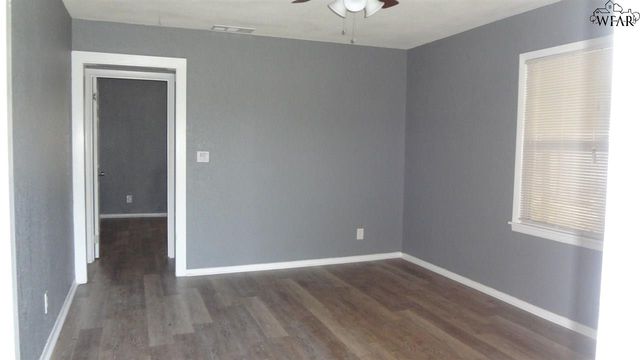 302 N MAIN STREET, Holliday, TX 76366
