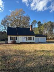 1089 Valley Drive, Graham, NC 27253