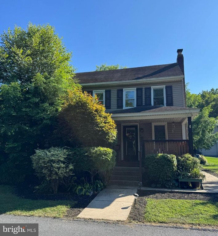 900 2ND ST, Mount Wolf, PA 17347