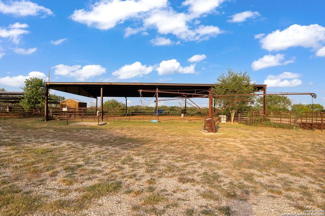 18434 Fm 471, Natalia, TX 78059
