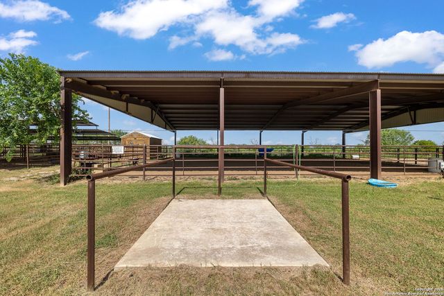 18434 Fm 471, Natalia, TX 78059