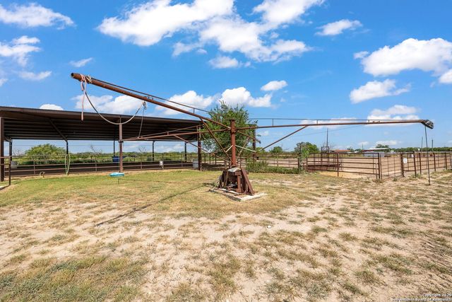 18434 Fm 471, Natalia, TX 78059