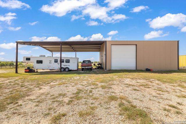 18434 Fm 471, Natalia, TX 78059